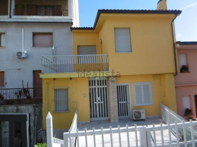 Villetta indipendente in vendita di 165 m² in Viale Felice Cavallotti