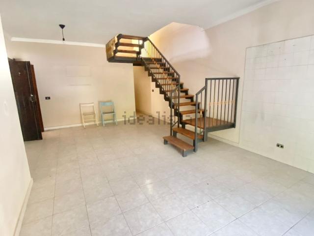 Villetta indipendente in vendita di 165 m² in Piazza Alberto Carlo