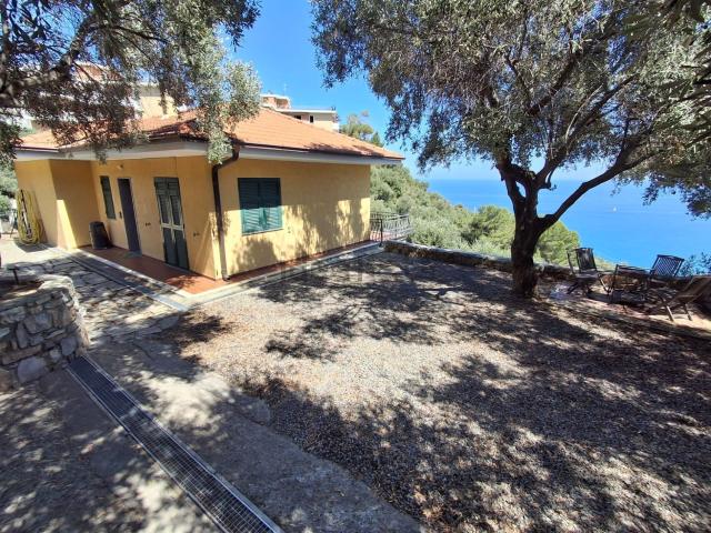 Villetta indipendente in vendita di 165 m² in Strada Nuova, 96