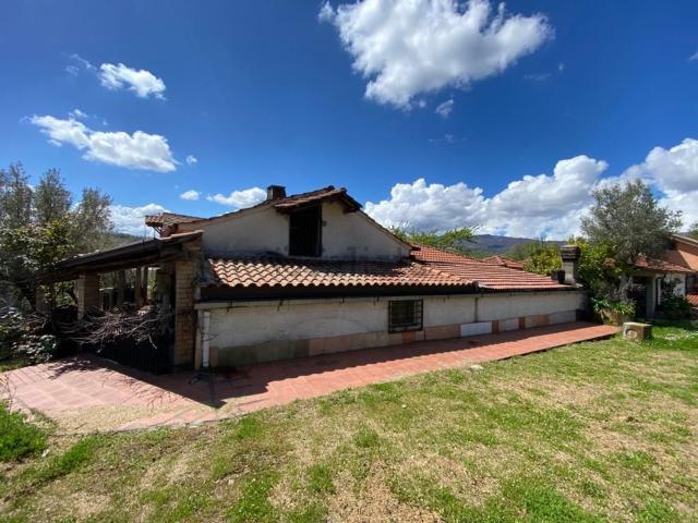 Villetta indipendente in vendita di 165 m² in Strada Statale 107 Silana Crotonese, 300