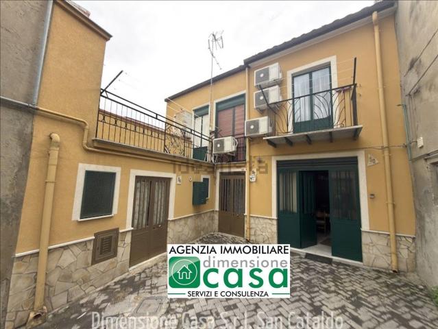 Villetta indipendente in vendita di 166 m² in Via Catania, 50