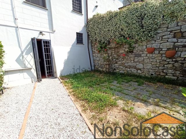 Villetta indipendente in vendita di 166 m² in Via Bronia