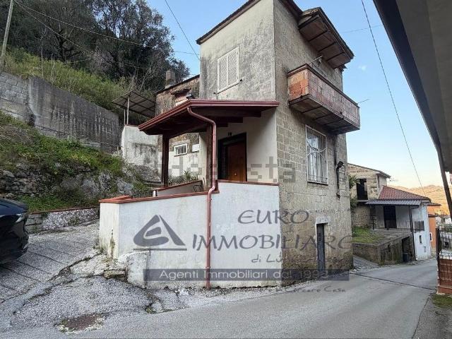 Villetta indipendente in vendita di 166 m² in Via Fontana, 25