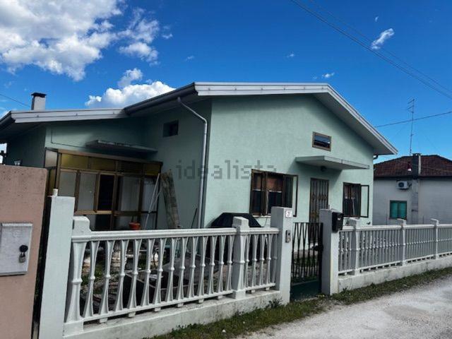 Villetta indipendente in vendita di 166 m² in Via Salarini, 21