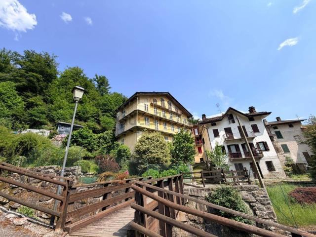 Villetta indipendente in vendita di 166 m² in Via Roma, 12