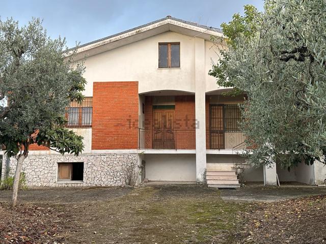 Villetta indipendente in vendita di 166 m² in Contrada Bardella