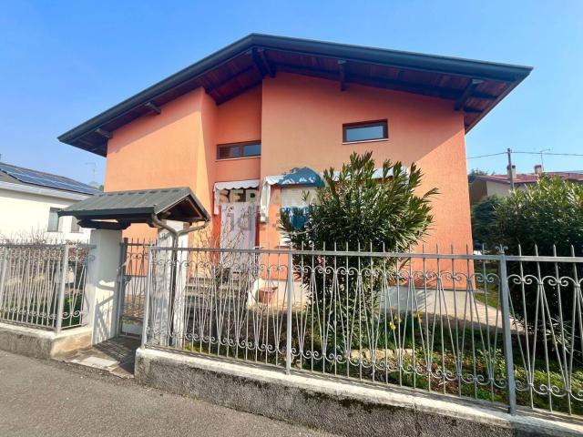 Villetta indipendente in vendita di 167 m² in Via Tevere