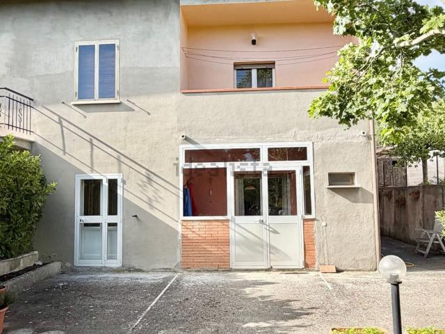 Villetta indipendente in vendita di 168 m² in Via Roscello