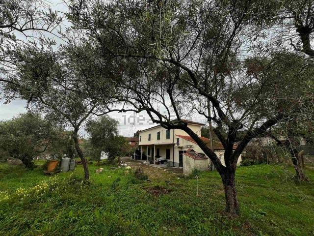 Villetta indipendente in vendita di 170 m² in Via Fola