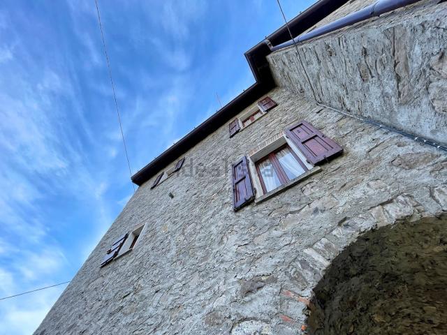 Villetta indipendente in vendita di 170 m² in Via Cadorna