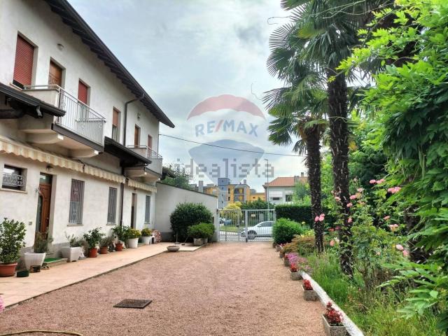Villetta indipendente in vendita di 170 m² in Via Cassano Magnago, 21