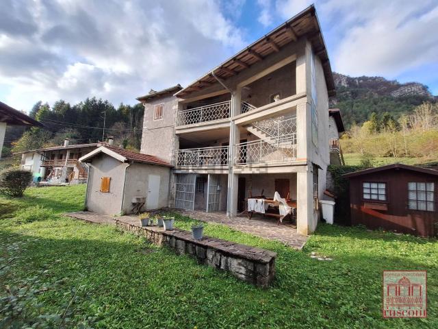 Villetta indipendente in vendita di 170 m² in Via Centro