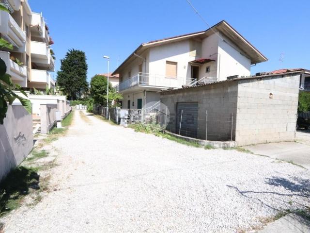 Villetta indipendente in vendita di 170 m² in Via Alcide de Gasperi, 10