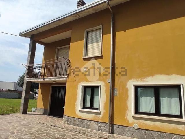 Villetta indipendente in vendita di 170 m² in Via Alcide De Gasperi, 38