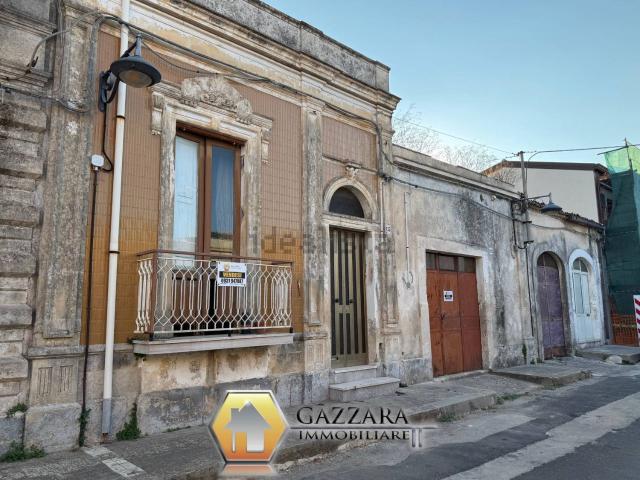 Villetta indipendente in vendita di 170 m² in Via Alessandro Manzoni, 135