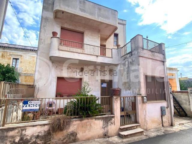 Villetta indipendente in vendita di 170 m² in Via Alezio, 9