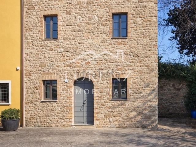 Villetta indipendente in vendita di 170 m² in Via Bernardini
