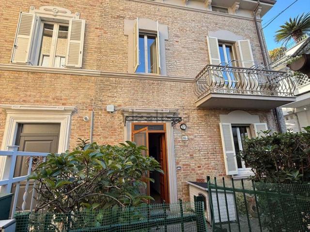 Villetta indipendente in vendita di 170 m² in Via Giacomo Boni, 48