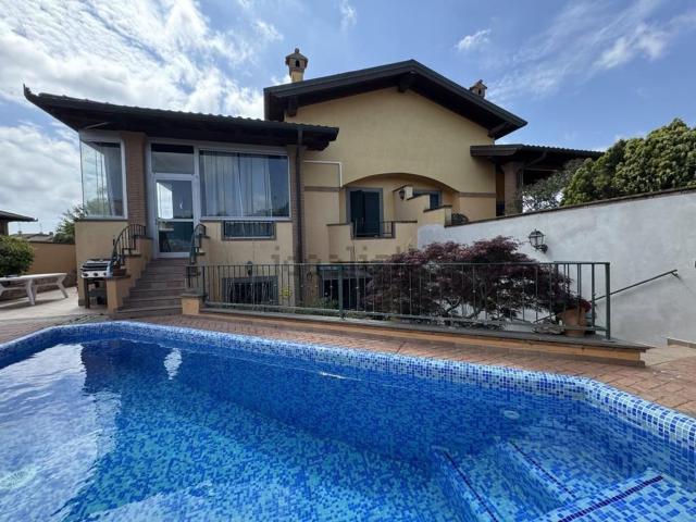 Villetta indipendente in vendita di 170 m² in Via Giacomo Orefice