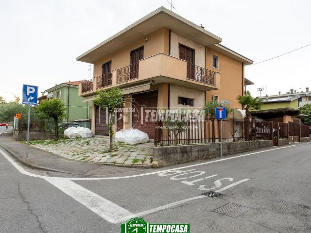Villetta indipendente in vendita di 170 m² in Via Gioacchino Rossini