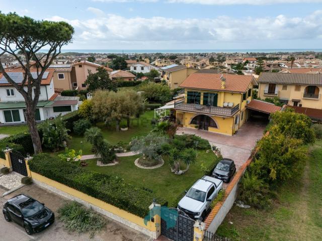Villetta indipendente in vendita di 170 m² in Via Dora Baltea