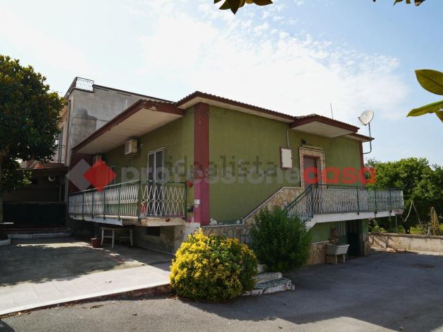 Villetta indipendente in vendita di 170 m² in Via Dante Alighieri