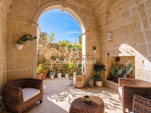 Villetta indipendente in vendita di 170 m² in Via Dante Alighieri