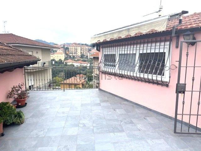 Villetta indipendente in vendita di 170 m² in Via Diano Calderina