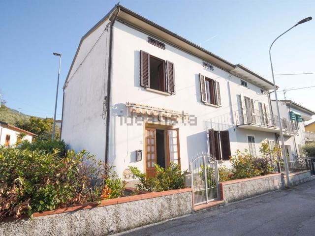 Villetta indipendente in vendita di 170 m² in Via Edmondo de Amicis