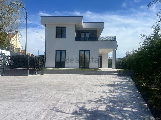 Villetta indipendente in vendita di 170 m² in Via Etruria