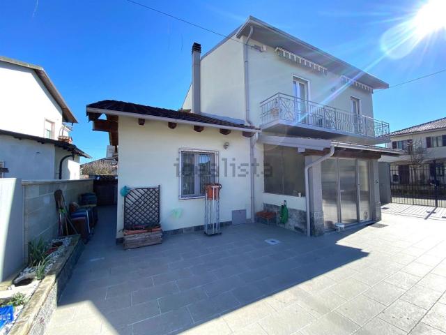 Villetta indipendente in vendita di 170 m² in Via IV Novembre, 20