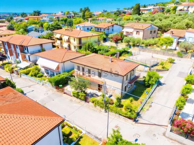 Villetta indipendente in vendita di 170 m² in Via J. F. Kennedy