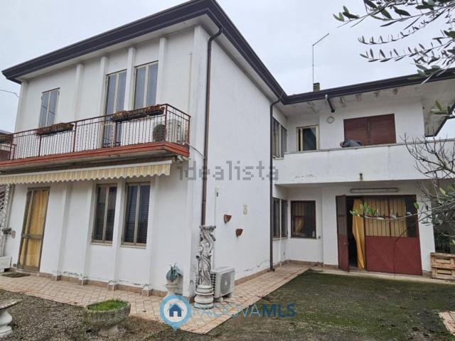 Villetta indipendente in vendita di 170 m² in Via Oroboni