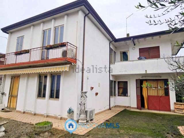 Villetta indipendente in vendita di 170 m² in Via Oroboni