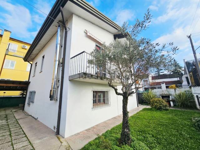Villetta indipendente in vendita di 170 m² in Via Monfalcone, 7