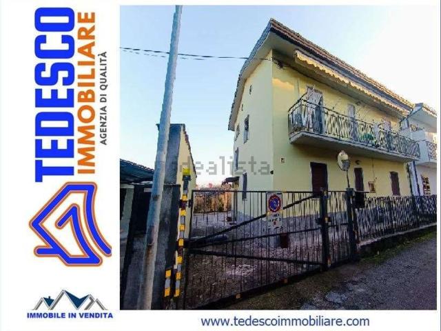 Villetta indipendente in vendita di 170 m² in Via Ponticelli
