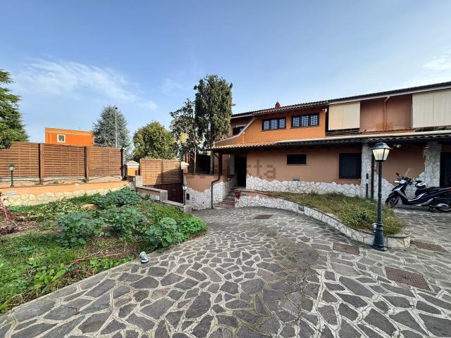 Villetta indipendente in vendita di 170 m² in Via Portuense, 747