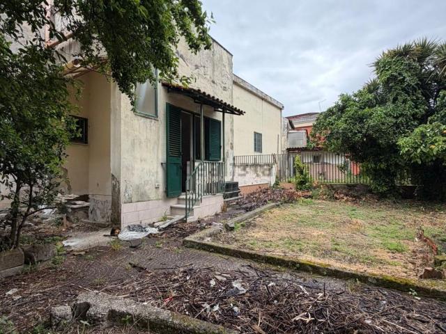 Villetta indipendente in vendita di 170 m² in Via Pareti