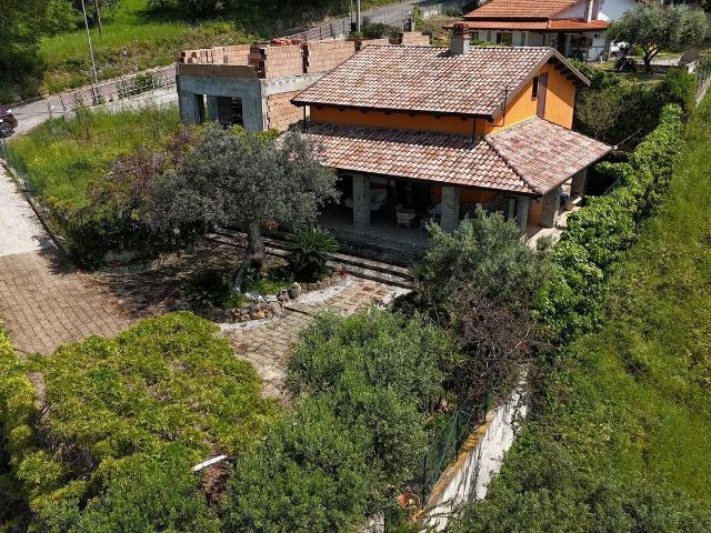 Villetta indipendente in vendita di 170 m² in Via Piana