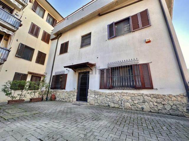Villetta indipendente in vendita di 170 m² in Via Pistoiese