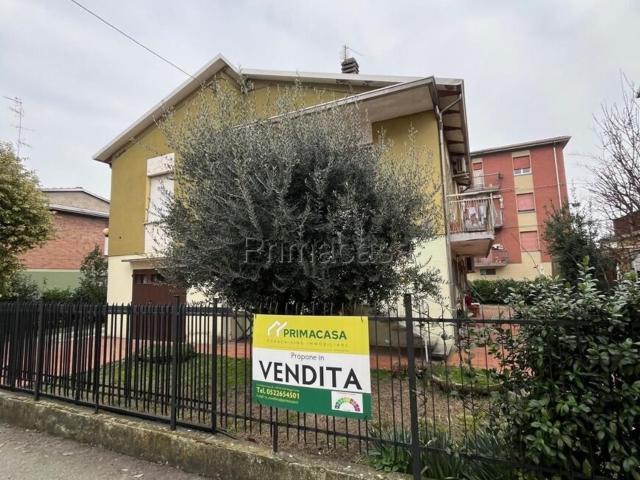Villetta indipendente in vendita di 170 m² in Via Prampolini