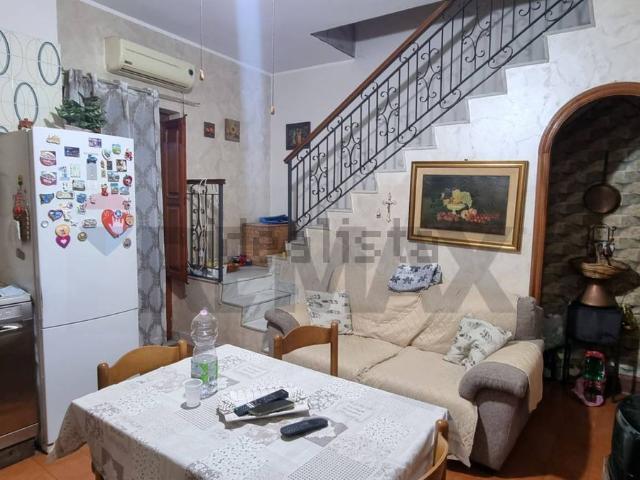Villetta indipendente in vendita di 170 m² in Via Rocche, 44