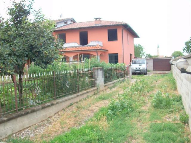 Villetta indipendente in vendita di 170 m² in Via Rizzolina