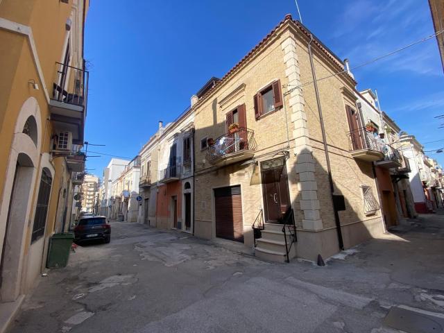Villetta indipendente in vendita di 170 m² in Via Risorgimento