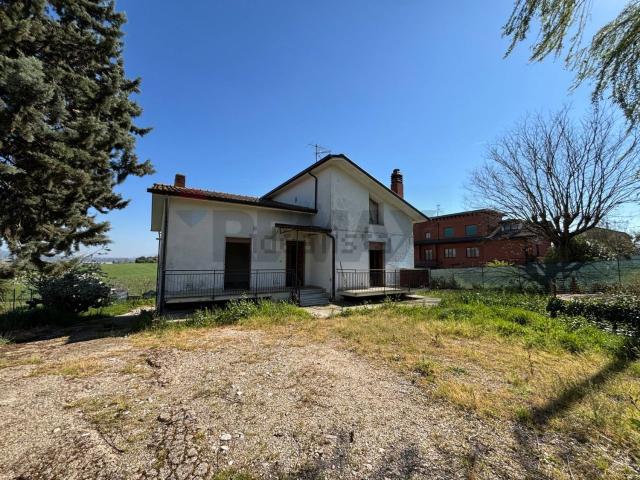 Villetta indipendente in vendita di 170 m² in Via Tre Torri