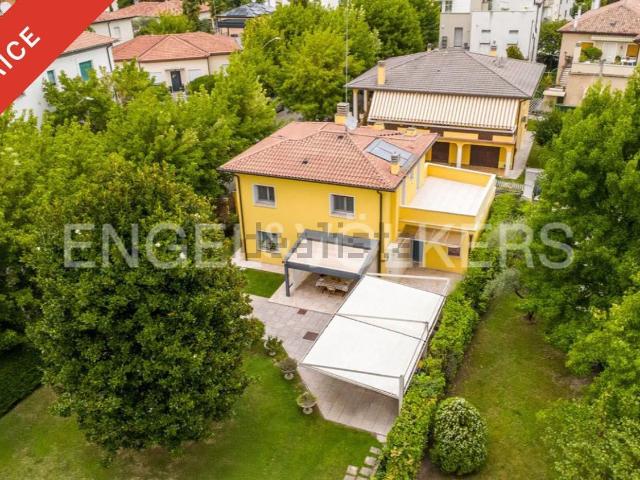 Villetta indipendente in vendita di 170 m² in Via XXIV Maggio