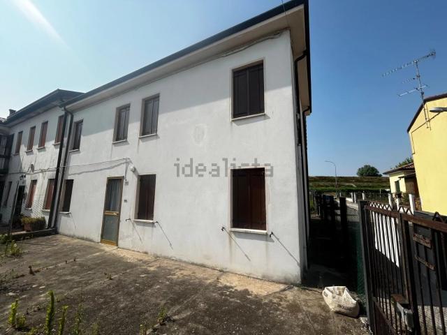 Villetta indipendente in vendita di 170 m² in Borgo Adige, 118