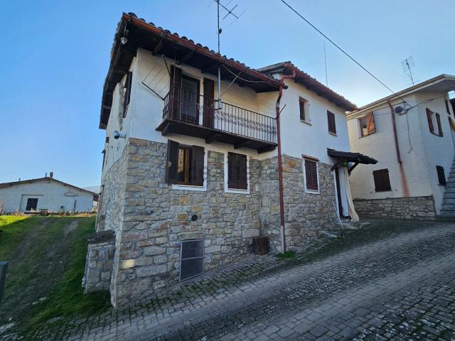 Villetta indipendente in vendita di 170 m² in Frazione Monte