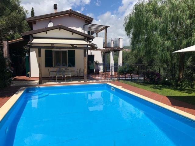 Villetta indipendente in vendita di 170 m² in Galleria Terre Bianche