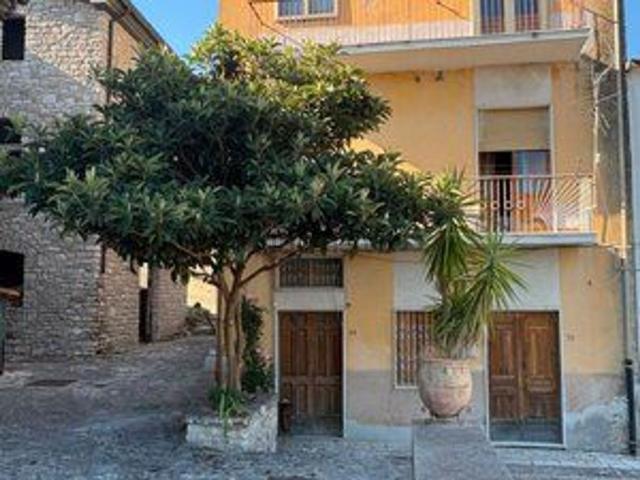 Villetta indipendente in vendita di 170 m² in Piazza G. Largo D&apos aquino